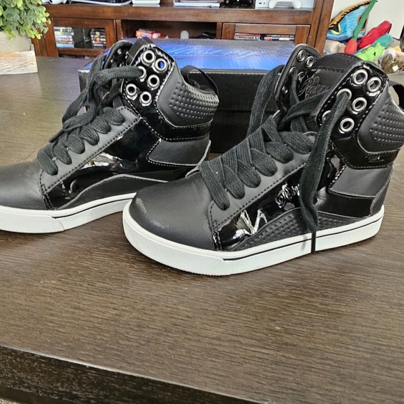 Kid's size 1 dance shoes - Picture 2 of 8